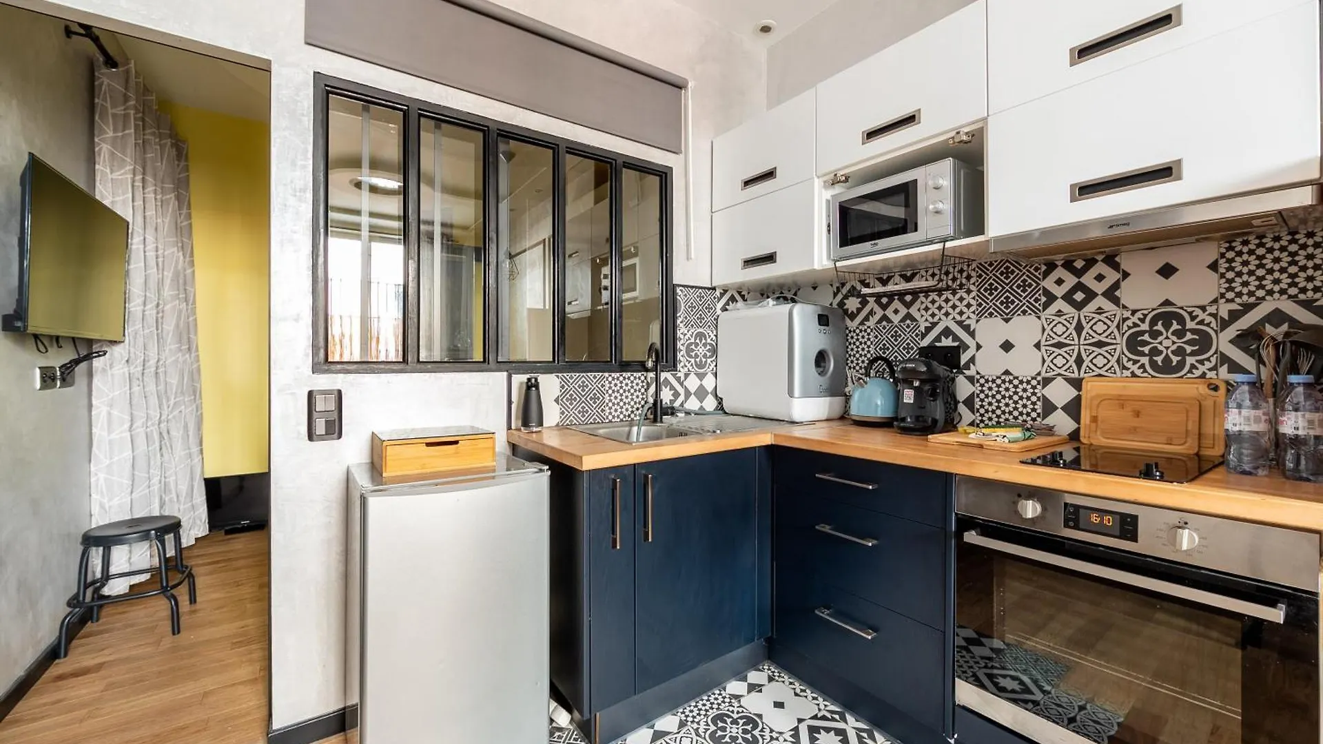 Full-Equipped & Near To Subway Apartment Paris