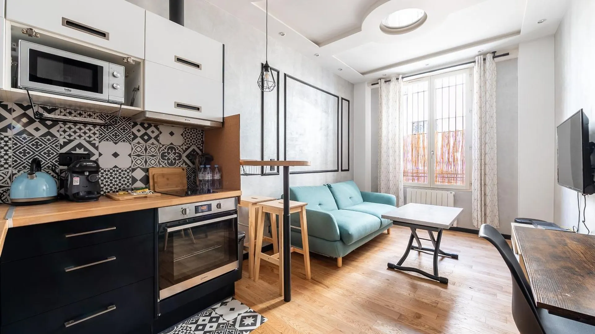 Full-Equipped & Near To Subway Apartment Paris France